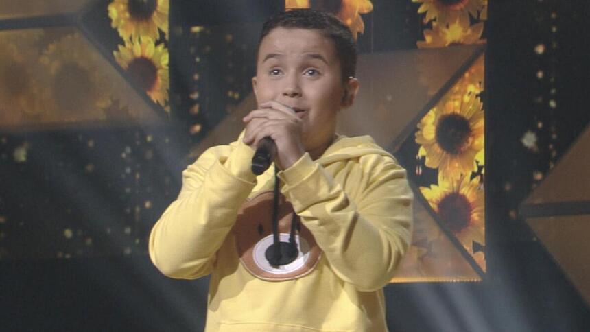 Biel Cano se apresentando no palco do Canta Comigo Teen 5