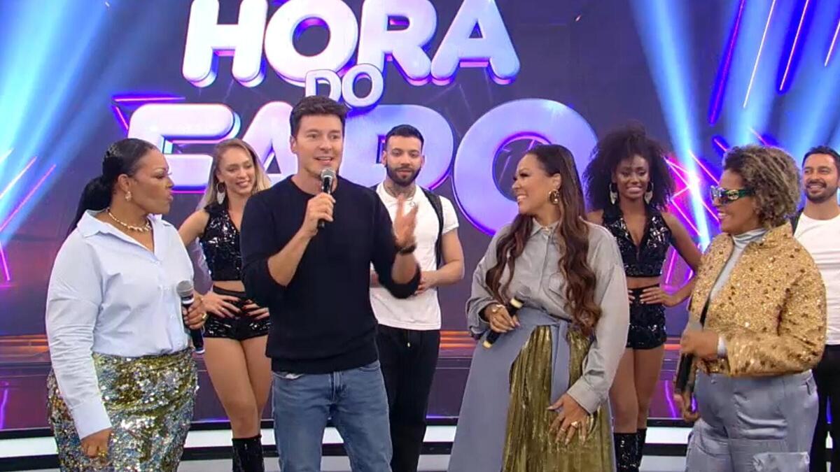 Fat Family e Rodrigo Faro no palco do Hora do Faro