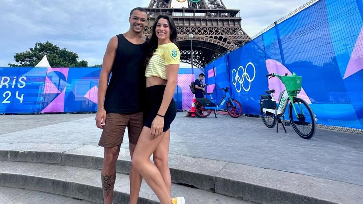 Gabriel e Ana Carolina no passeio na Torre Eiffel na Olimpíada 2024