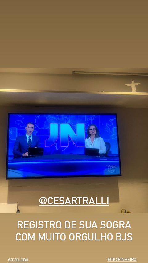 Print de Helô Pinheiro elogiando Cesar Tralli nos stories do Instagram 