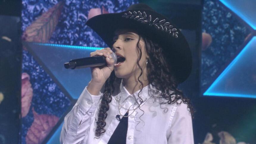 Heloisa Viana em trecho de sua apresentação no Canta Comigo Teen 5