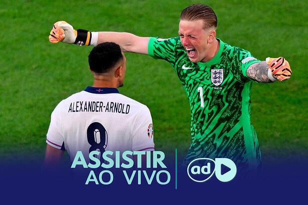 na arte onde assistir Alexander-Arnold e Pickford na arte do jogo Holanda x Inglaterra, pela Eurocopa