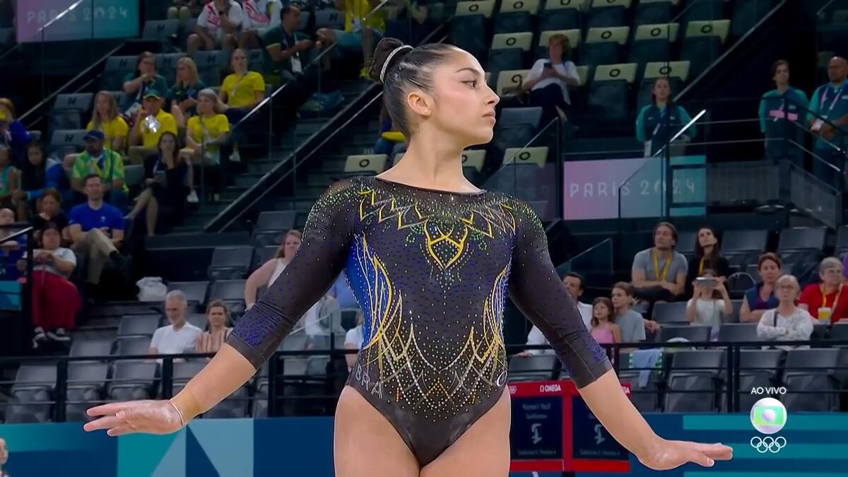 Julia Soares levanta o ginásio com Raça Negra na Olimpíada de Paris