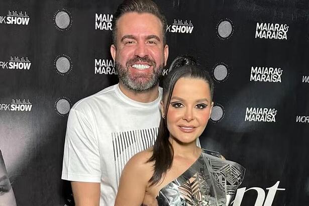 Maraisa e Fernando Mocó em foto posada nos bastidores de um show