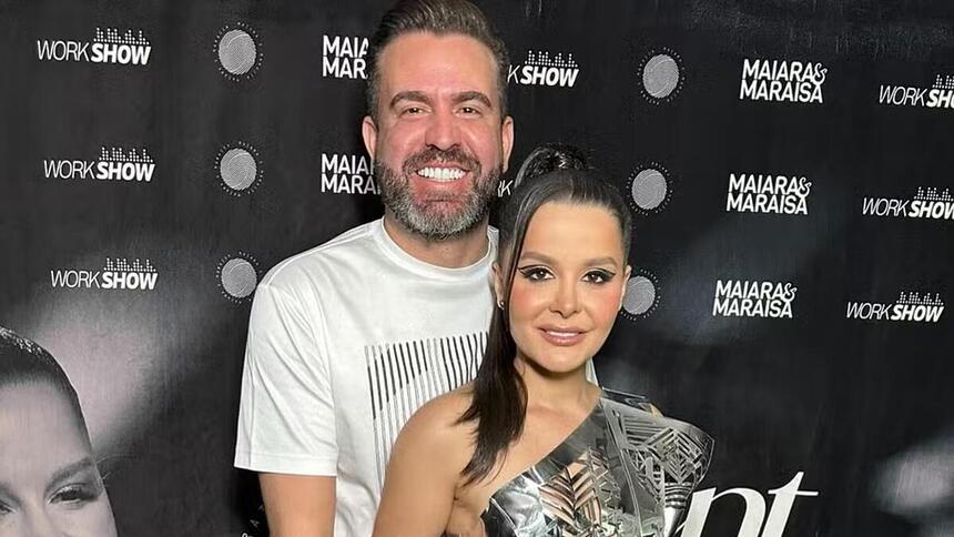 Maraisa e Fernando Mocó em foto posada nos bastidores de um show