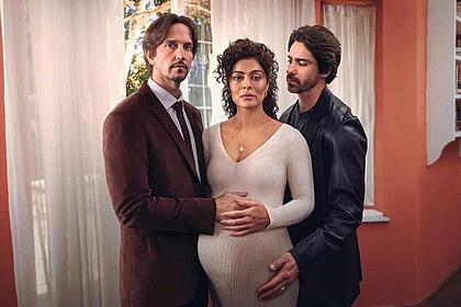 Vladimir Brichta, Juliana Paes e Felipe Abib em cena da série Pedaço de Mim