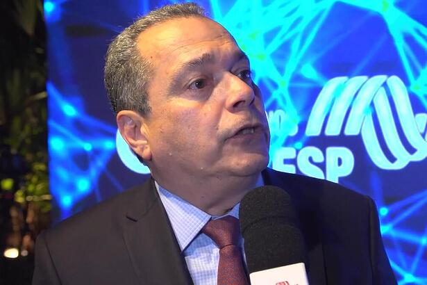 Roberto Franco, ex-executivo do SBT, dando entrevista