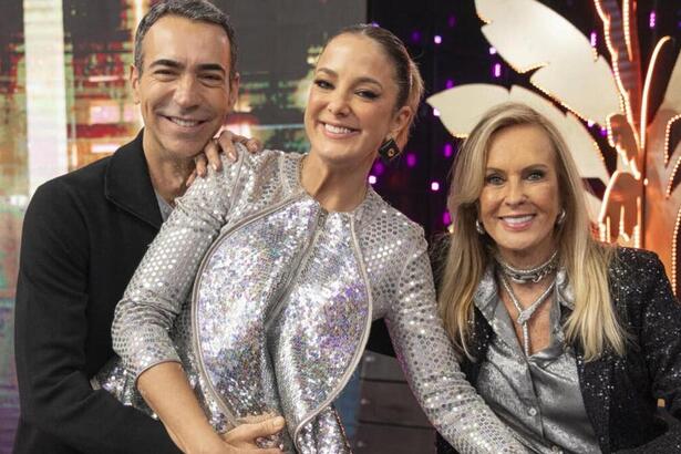 Cesar Tralli, Ticiane Pinheiro e Helô Pinheiro nos bastidores do Domingão com Huck