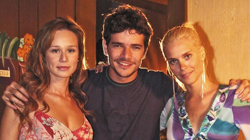 Leona (Carolina Dieckmann), Duda (Daniel de Oliveira) e Bel (Mariana Ximenes) nos bastidores de Cobras & Lagartos