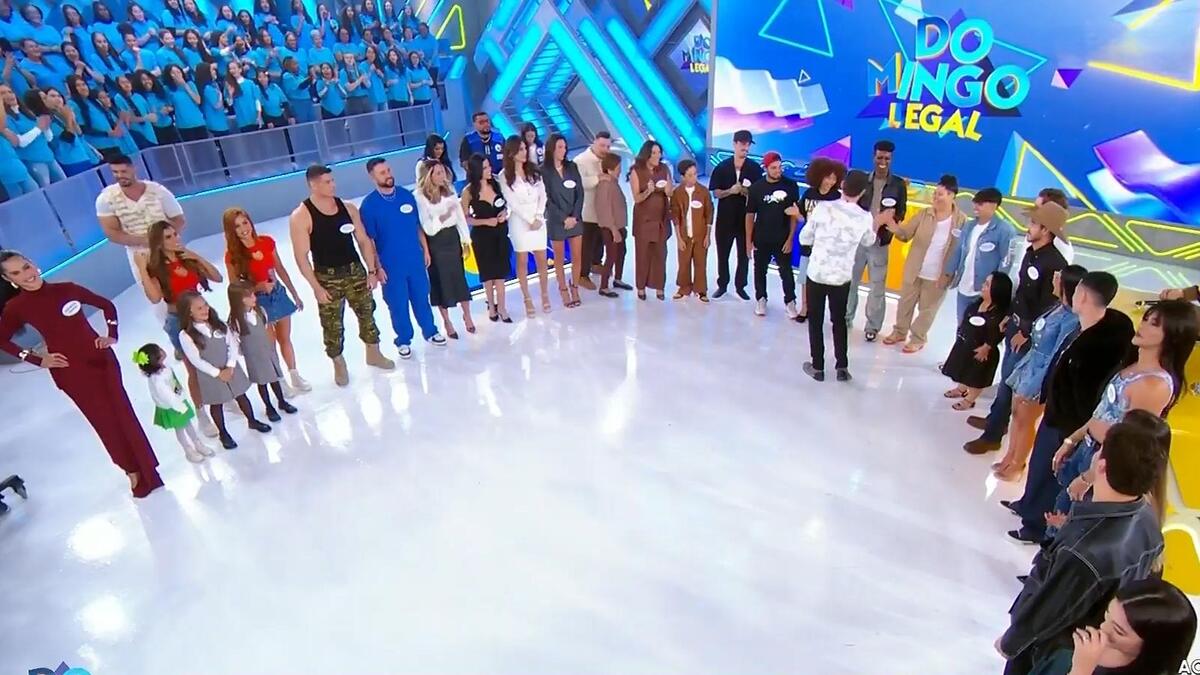 Embaixadores do SBT no estúdio do Domingo Legal