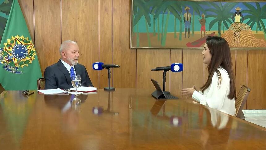 Lula de frente a jornalista Renata Varandas em entrevista ao Jornal da Record