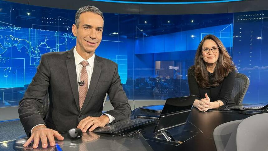 Cesar Tralli e Ana Luiza Guimarães na bancada do Jornal Nacional