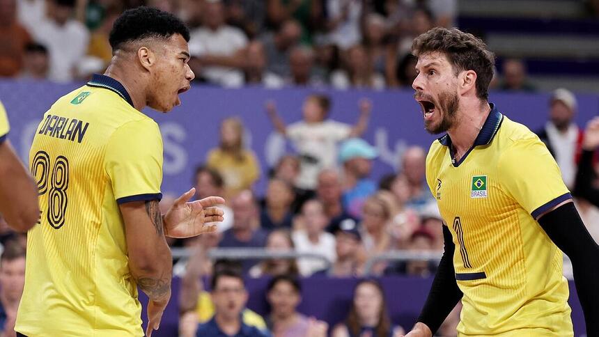 Darlan e Bruninho em trecho de jogo de Vôlei do Brasil na Olimpíada