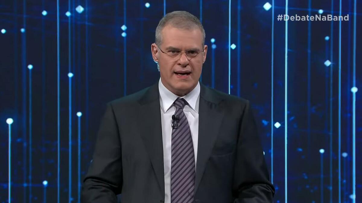 Eduardo Oinegue na mediação do Debate na Band