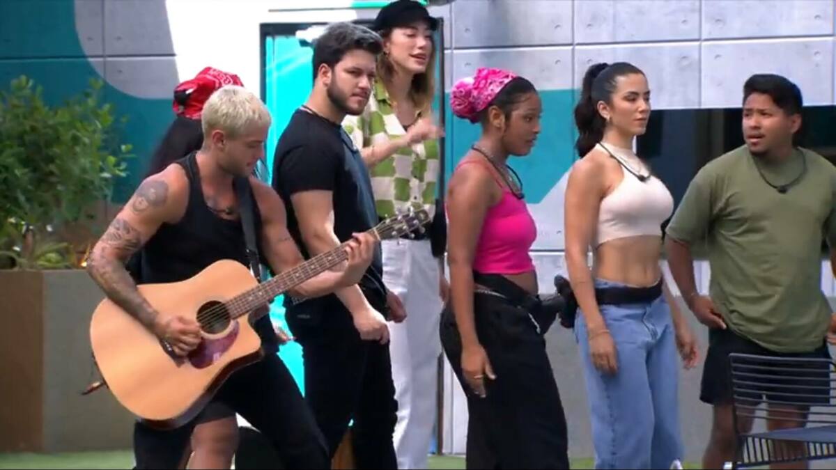Evellin, Lucca, MC Mayarah, Nick, Nicole, Rodrigo e Thália - atividade em trecho de atividade no Estrela da Casa