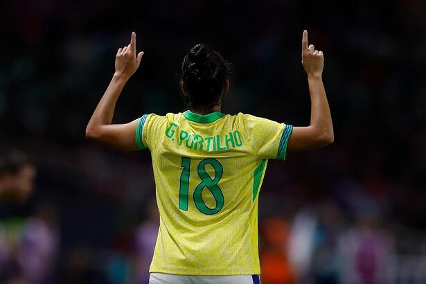 Gabi Portilho comemorando gol pela Seleção Feminina na Olimpíada