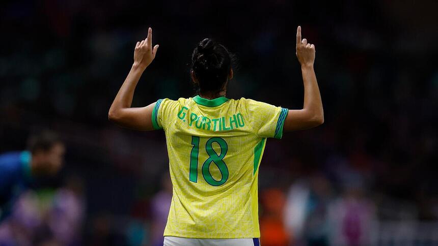 Gabi Portilho comemorando gol pela Seleção Feminina na Olimpíada