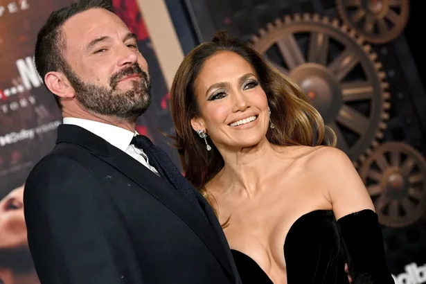 Jennifer Lopez e Ben Affleck em foto posada juntos