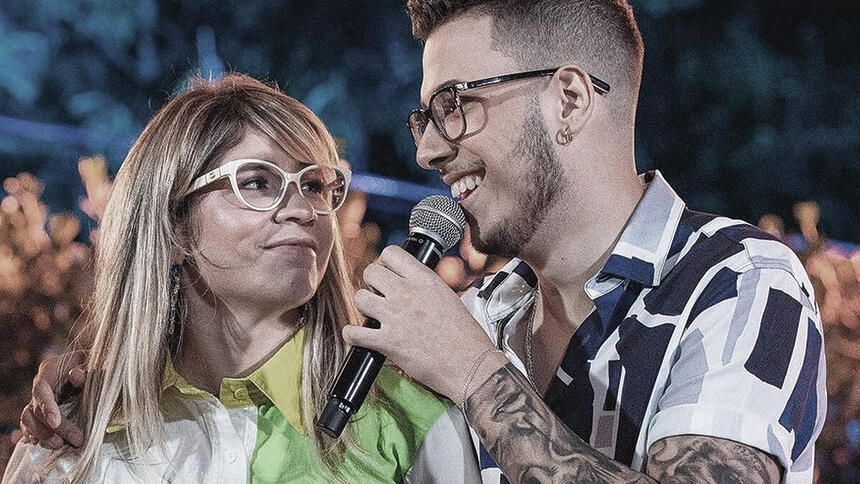 João Gustavo e Marília Mendonça em foto posada juntos