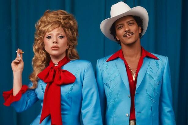 Lady Gaga e Bruno Mars em trecho do clipe Die With a Smile