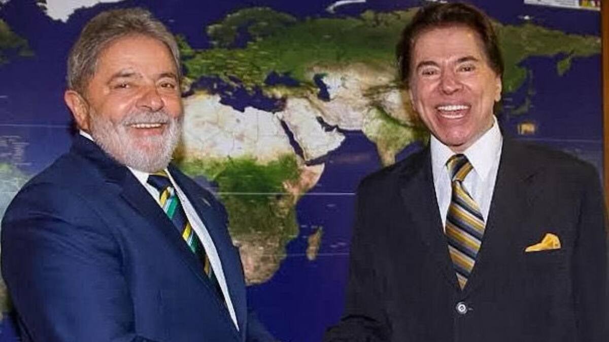 Lula e Silvio Santos juntos em uma foto posada, em imagem de arquivo