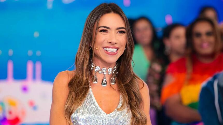 Patricia Abravanel no cenário do Programa Silvio Santos