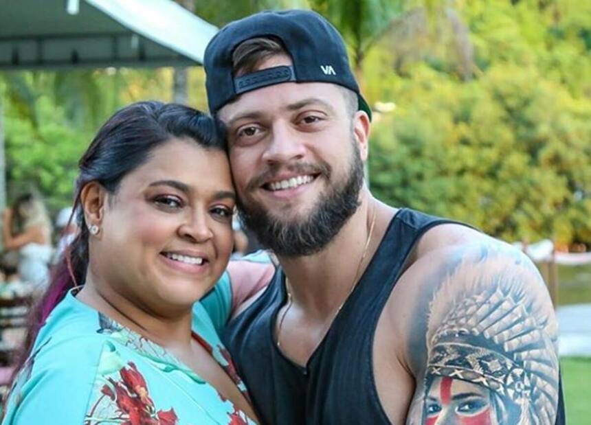 Preta Gil e Rodrigo Godoy em foto posada juntos