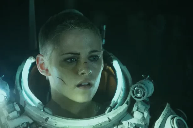 Kristen Stewart com roupa aquática em cena do filme Ameaça Profunda