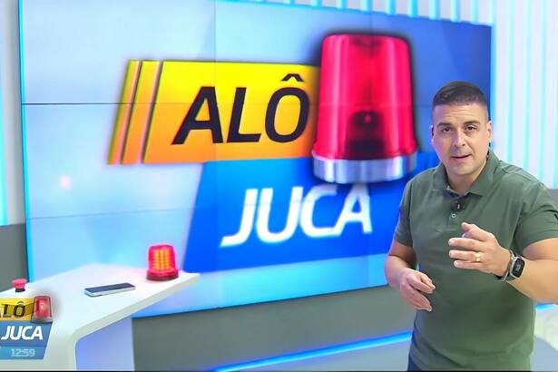 Marcelo Castro de camisa verde apresentando o Alô Juca na TV Aratu afiliada do SBT na Bahia