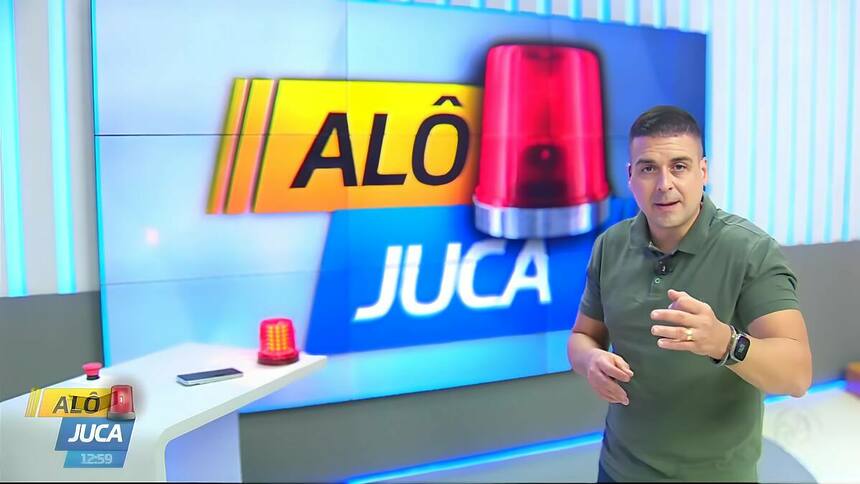 Marcelo Castro de camisa verde apresentando o Alô Juca na TV Aratu afiliada do SBT na Bahia