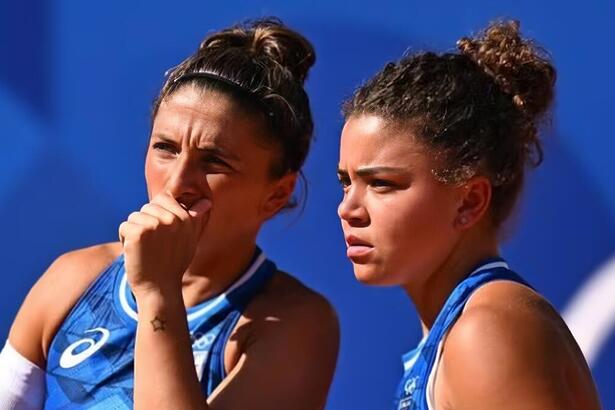 Sara Errani conversa com Jasmine Paolini em Paris 2024