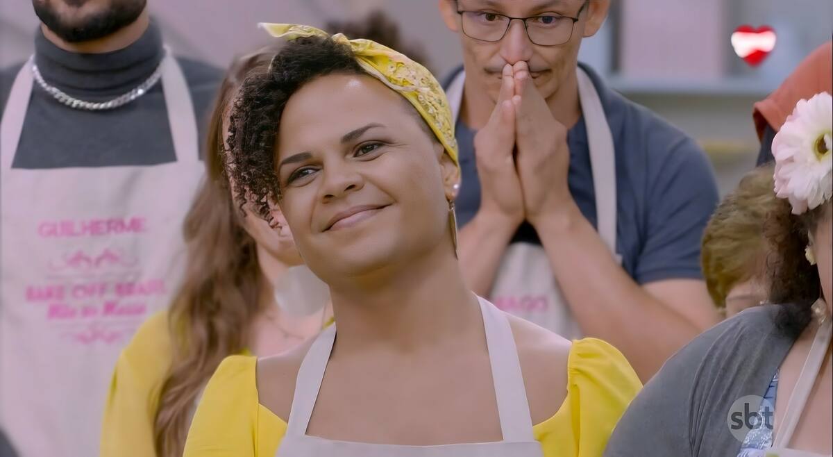 Itacira, participante trans do Bake Off Brasil, com semblante triste após eliminação