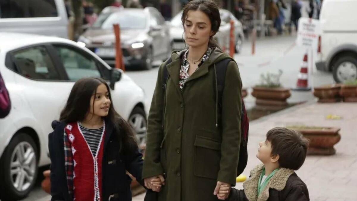 Bahar, Nisan e Doruk em trecho da novela Força de Mulher