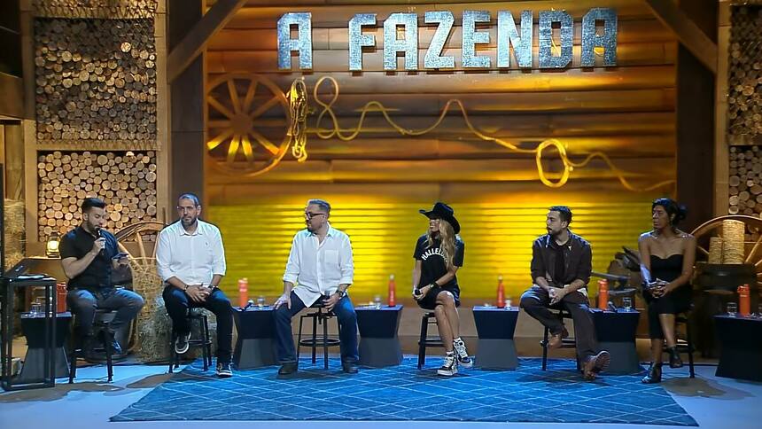 Palco central da coletiva de imprensa de A Fazenda patrocinada pelo Kwai