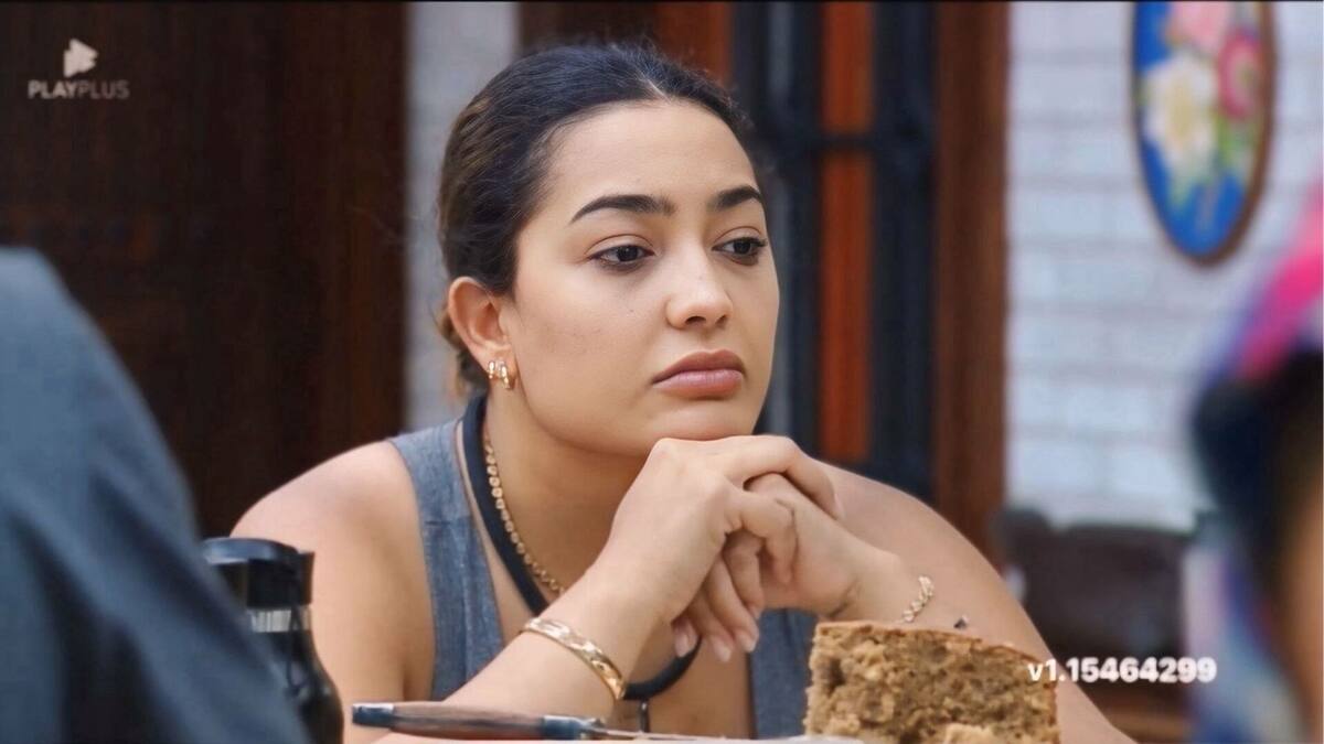Camila Moura na cozinha de A Fazenda
