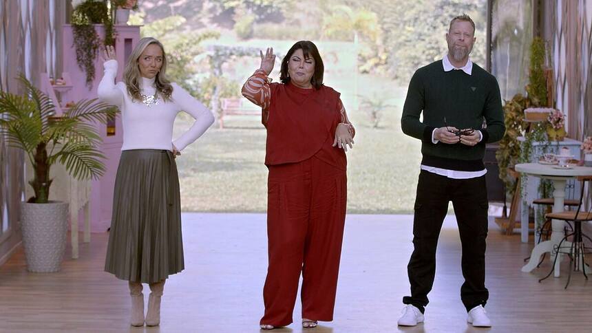 Carole Crema, Fabiana Karla e André Mifano na tenda do Bake Off Brasil