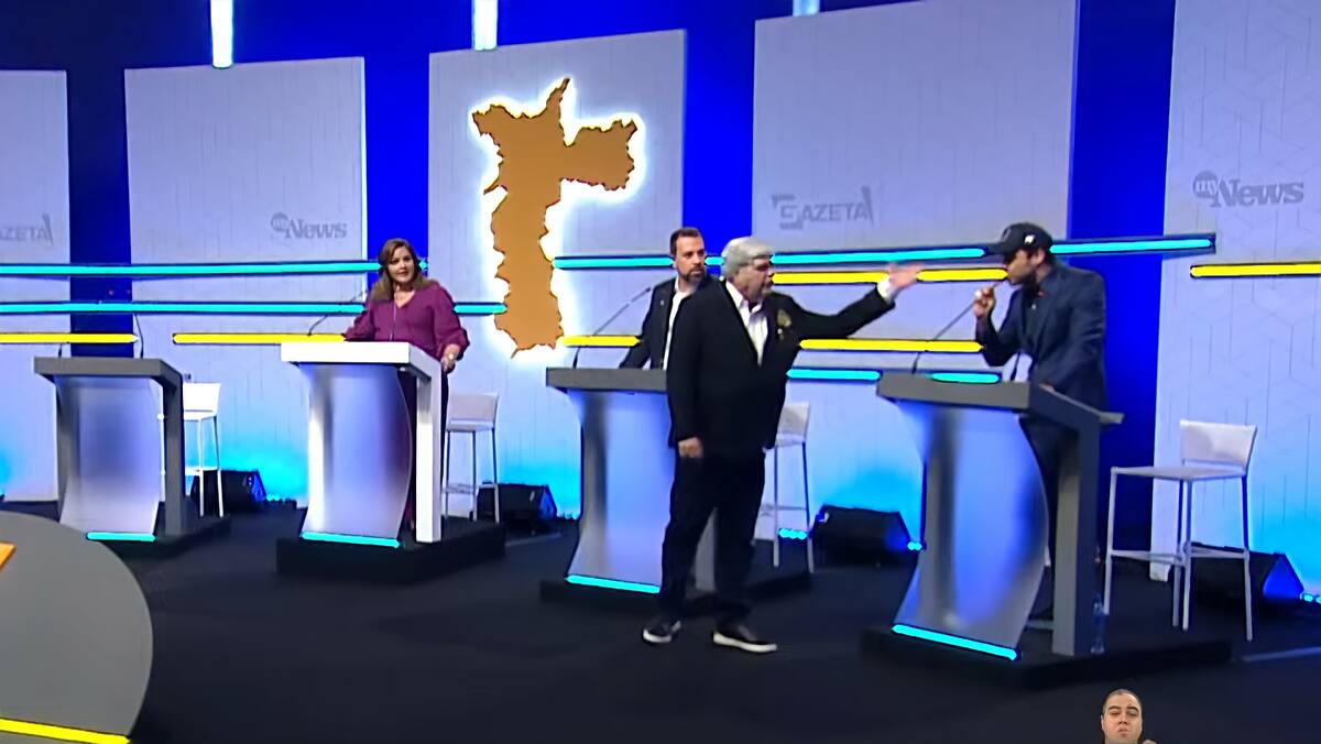 Datena levanta a mão em direção a Pablo Marçal durante Debate na TV Gazeta
