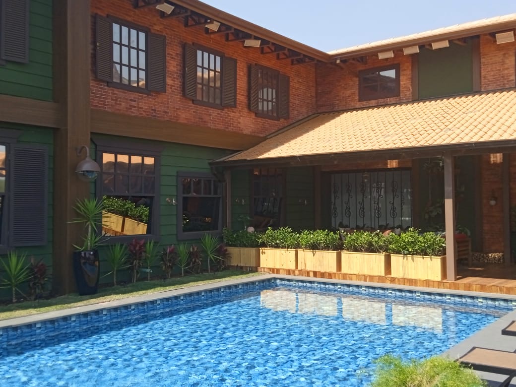 Piscina e área externa de A Fazenda 16