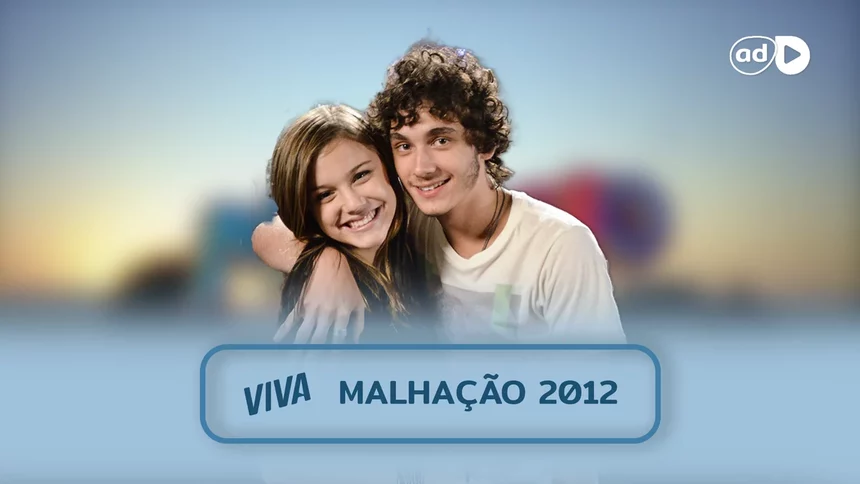 Protagonistas da novela Malhação 2012 na arte do resumo da novela no canal VIVA