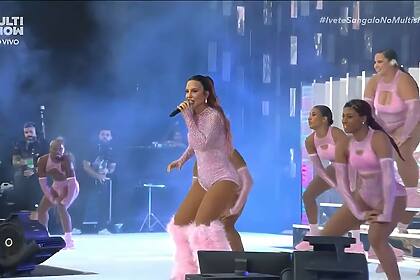 Ivete Sangalo dança e canta no palco do Rock In Rio