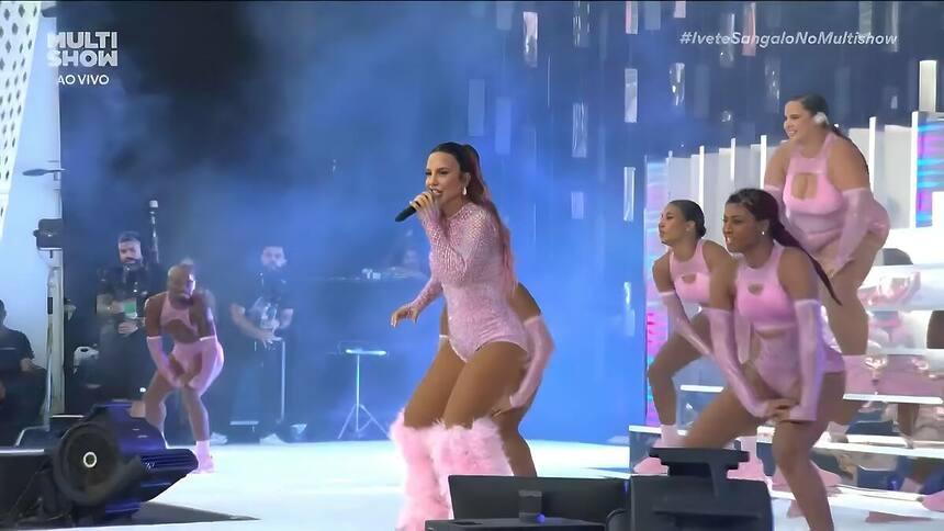 Ivete Sangalo dança e canta no palco do Rock In Rio