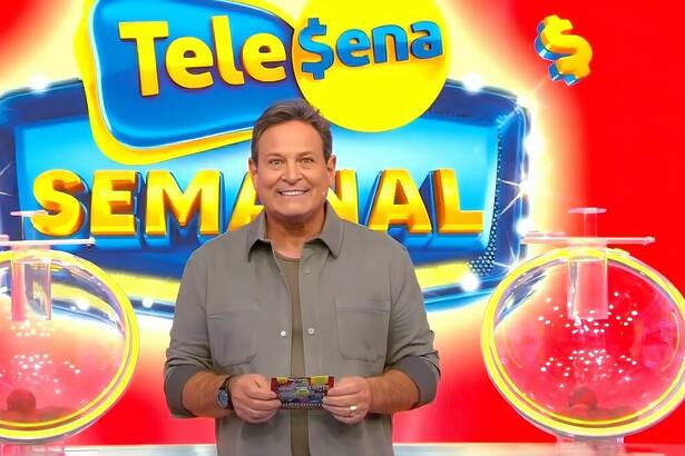 Luiz Ricardo segura bilhete da Tele sena Semanal edição 15