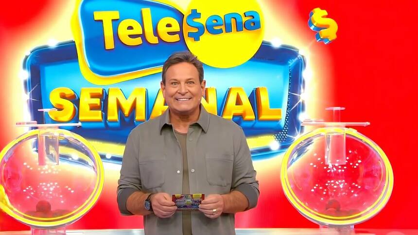 Luiz Ricardo segura bilhete da Tele sena Semanal edição 15