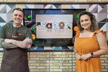 Chef Lém e Bianca Láua no cenário do programa