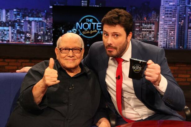 Ary Toledo e Danilo Gentili no estúdio do The Noite