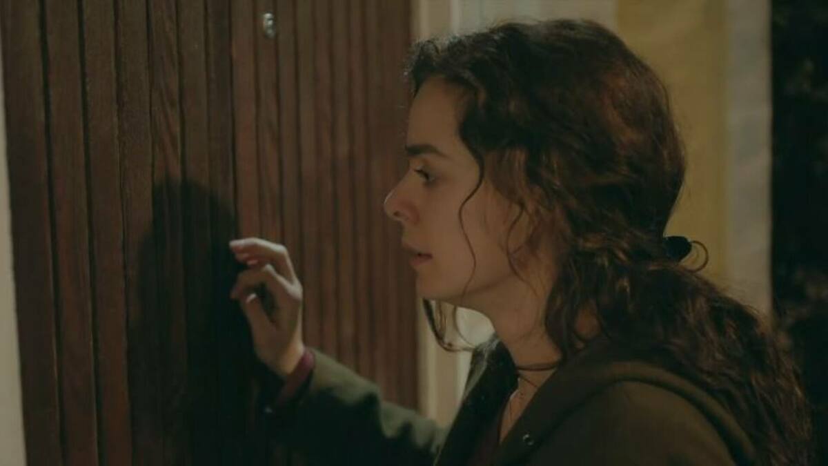 Bahar (Özge Özpirinçci) em trecho da novela Força de Mulher
