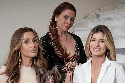 Camila Queiroz, Camila Pitanga e Giovanna Antonelli nos bastidores de Beleza Fatal