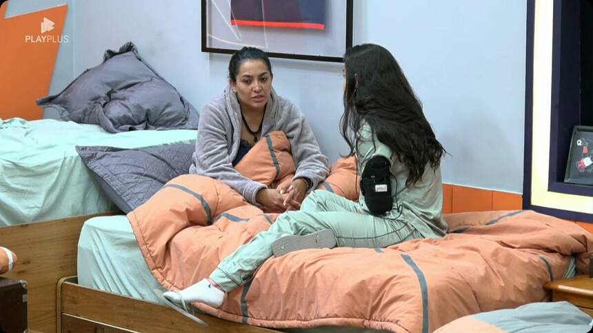 Camila e Gizelly em conversa no quarto de A Fazenda 16