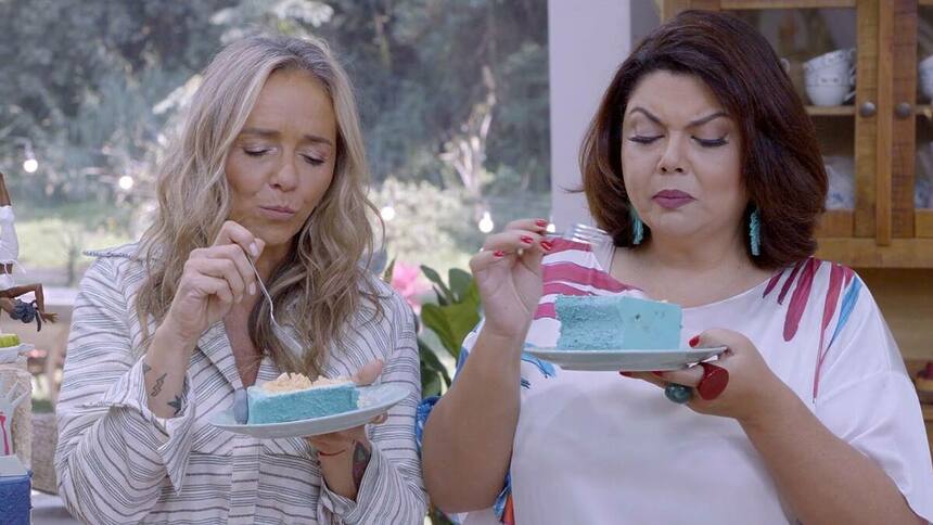 Carole Crema e Fabiana Karla em trecho de episódio do Bake Off Brasil