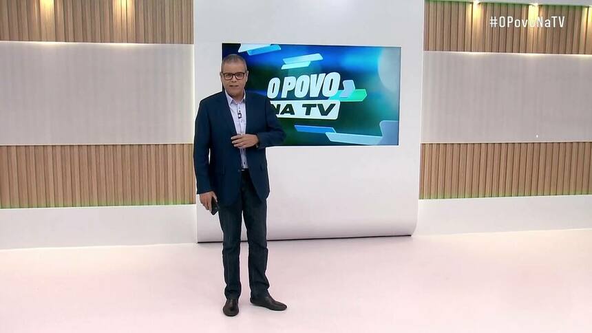 Ciro Bezerra no cenário do O Povo na TV, da TV Jornal, afiliada do SBT em Recife